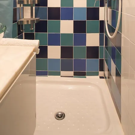 Cozy House By Famous Flea Market With Terrace