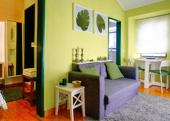 Cozy House By Famous Flea Market With Terrace * Lisboa