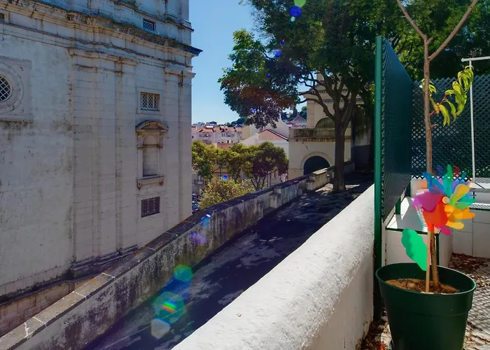 Cozy House By Famous Flea Market With Terrace * Lisboa