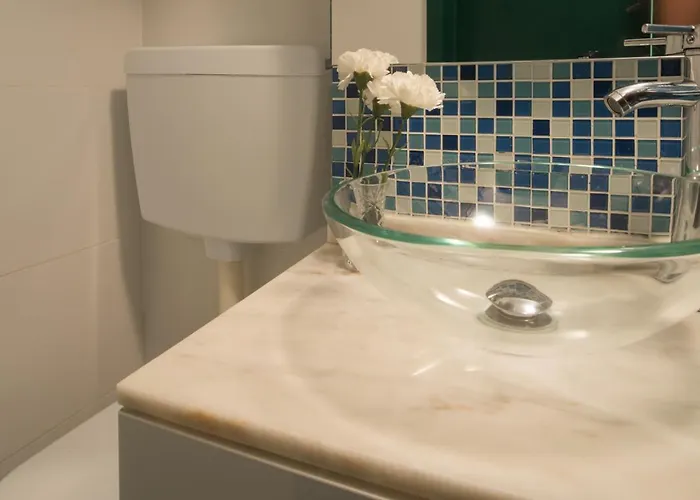 Cozy House By Famous Flea Market With Terrace