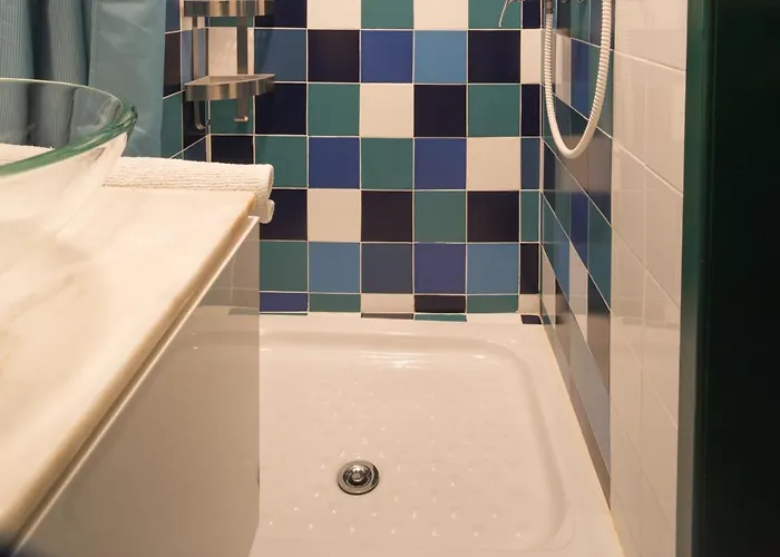 Cozy House By Famous Flea Market With Terrace