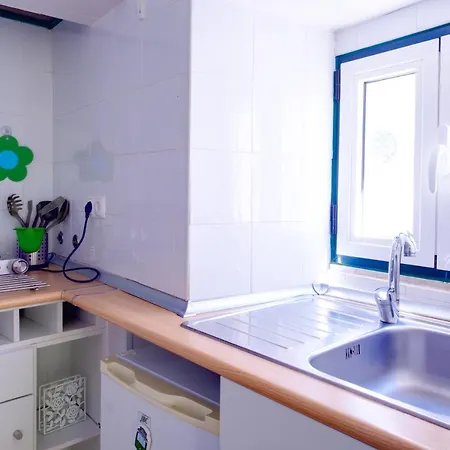 Cozy House By Famous Flea Market With Terrace Apartment Lissabon