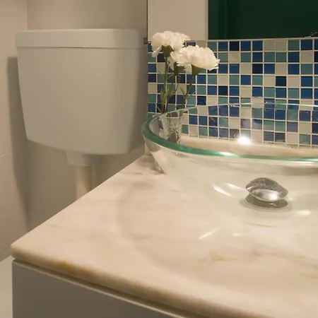 Cozy House By Famous Flea Market With Terrace