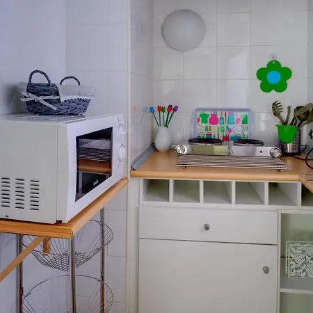 Cozy House By Famous Flea Market With Terrace ליסבון